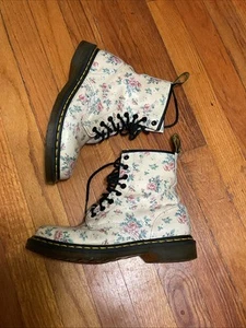 Dr Doc Martens cream Rose Floral Peach Boots 1460 Women’s Size US 7 - Picture 1 of 14