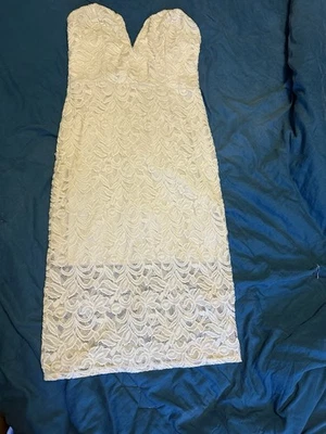 White Lacy Charlotte Russe Strapless Deep V Dress Sz L - Image 1 of 4