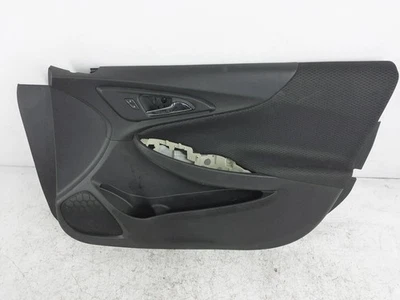 Acabamento do painel interno da porta do passageiro dianteiro Chevrolet Malibu 2019 84810713 - Preto - Imagem 1 de 4