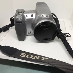 Sony Cyber-shot DSC-H2 6.0MP Digitalkamera - Silber FUNKTIONSFÄHIGER ZUSTAND, ohne SD - Bild 1 von 11