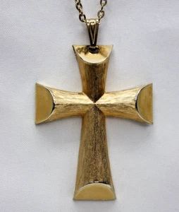 1976 Florentine Finish Avon Cross Pendant Necklace Gold Tone Chain - Picture 1 of 7