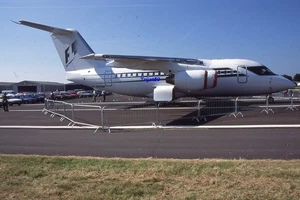 35mm Airliner Slide BAe146 G-OFOM Formel 1 bei Biggin Hill 2006 - Bild 1 von 1