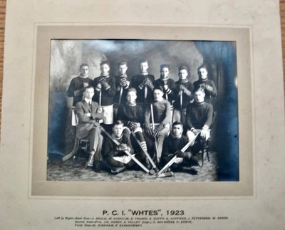 CENTURY+ OLD 1923 PERTH, ONTARIO SCHOOL HOCKEY & BASKETBALL TEAM PHOTOS - Image 1 of 4
