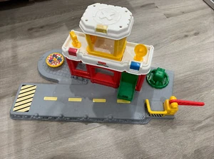 Fisher Price Little People Airport; 2001 - Picture 1 of 4
