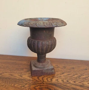 Pequeña miniatura antigua de hierro fundido Campana urna jardinera victoriana - Imagen 1 de 7