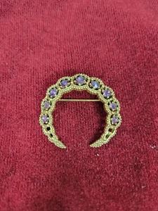 Vintage Gold Tone & Purple Colored Rhinestone Crescent Moon Brooch Pin 1.5” - Picture 1 of 2