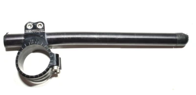 2016–2019 KAWASAKI NINJA ZX10R ПРАВЫЙ ЗАЖИМ НА РУЛЕ СМЕРТЕЛЬНО ИЗОГНУТЫЙ - Изображение 1 из 4