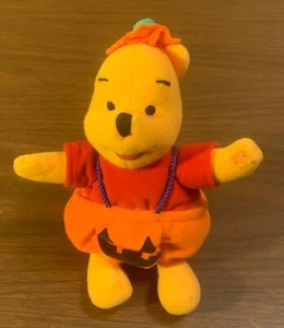 Peluche de Halloween Winnie the Pooh - Disfraz de calabaza Mattel 1999 Disney 8" - Usado en Excelente Condición - Imagen 1 de 6