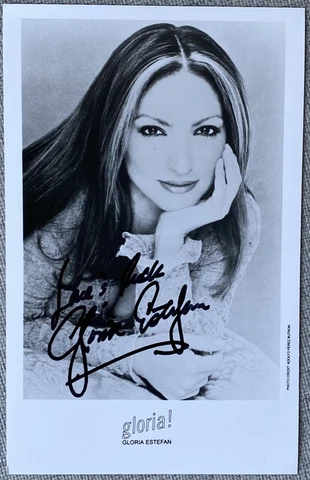 Gloria Estefan Signed 5x8 B&W Promo Press Photo - Collectible Cover