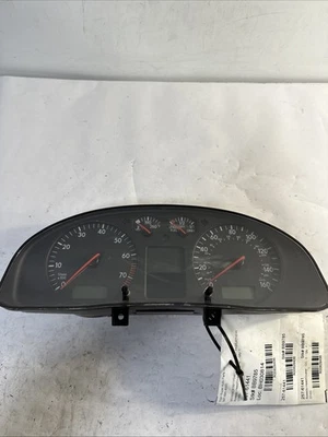 1999 - 2001 VOLKSWAGEN PASSAT Speedometer Instrument Cluster Panel GG3 Foto 1 de 4