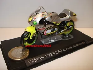 MOTO YAMAHA YZR250 N° 19 OLIVIER JACQUE 2000 au 1/24° - Bild 1 von 3