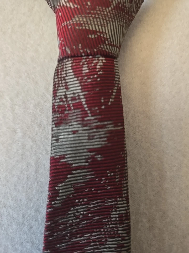 Giorgio Armani Hombres Clásico Cuello -Corbata Seda Granate/Plateado Italia 58 in X 3 in Foto 1 de 4