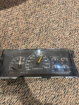 Cuadro de instrumentos Chevrolet GMC 1995-1999 probado 120 mph Speedo 231 k millas Foto 1 de 4