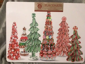 Benson Mills Weihnachten helle Bäume 12” x 16” Tischsets 4er Set Neu - Bild 1 von 1