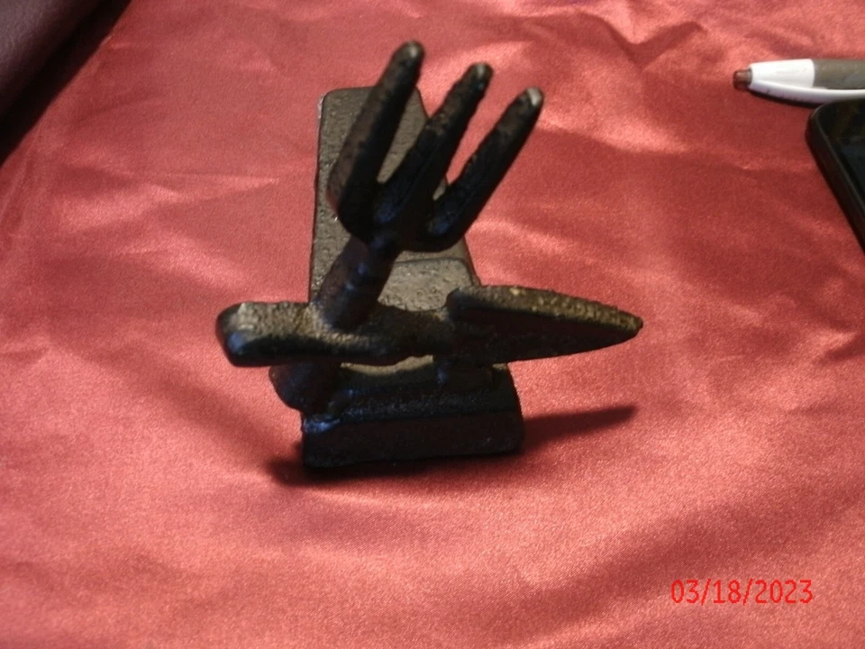 Cast Iron Spade & Fork Door Stopper Wedge 4.25H x 4.75' L x 3.25 W - Image 1 of 4