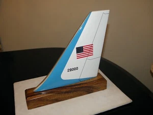 AIR FORCE ONE 747 MODELLFLUGZEUG HOLZHECK BIDEN TRUMP OBAMA BUSH CLINTON NEU! - Bild 1 von 6
