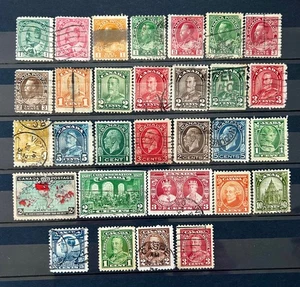 Old Canada Classic Stamps - Lot of 30 stamps used nice - Picture 1 of 1