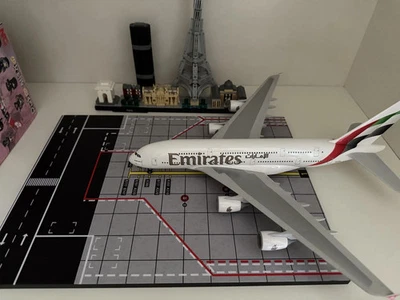 1:200 Diorama Aviation Airliner Tarmac Model Aircraft Parking Lot Display Models - Image 1 of 4