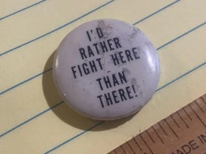 VINTAGE ANTI WAR SUPPORT PIN Muhammad Ali - "I'd Lieber Fight Here Than There" - Bild 1 von 4