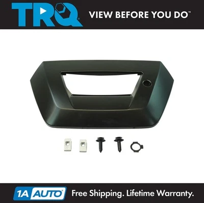 TRQ Tailgate Handle Bezel with Keyhole Smooth Black for Cadillac Escalade EXT Foto 1 de 4