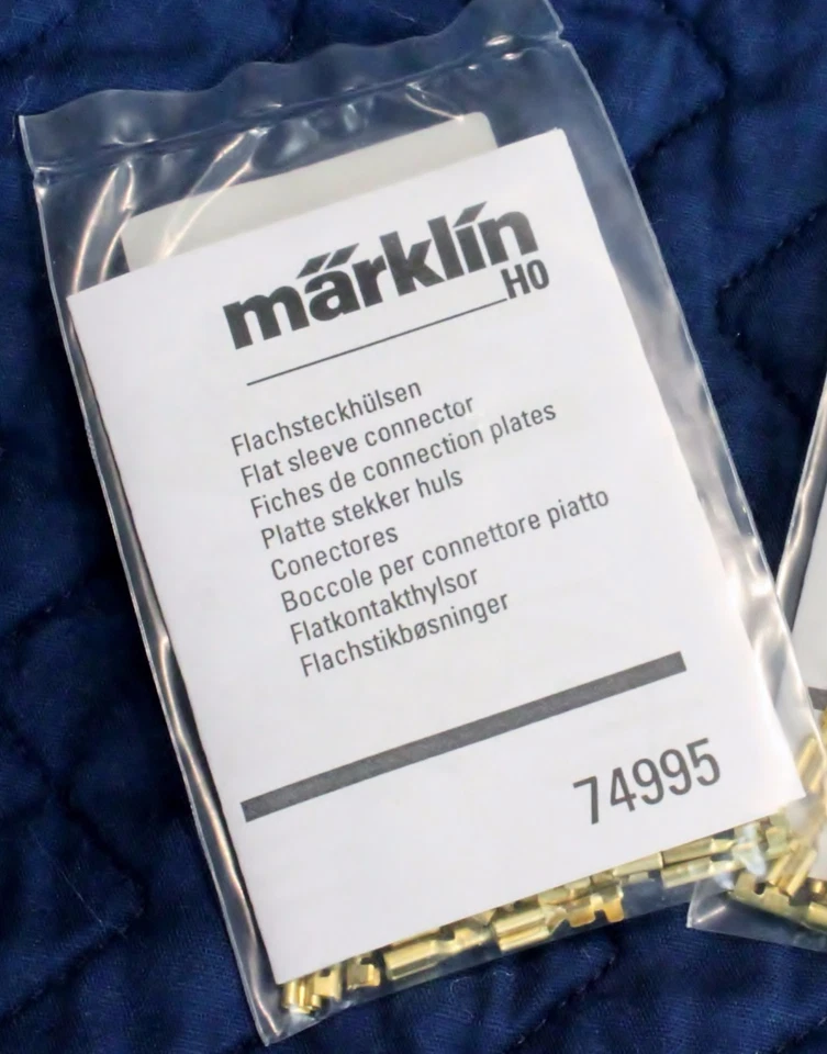Marklin 74995, 20 C Track Flat Sleeve Spade Connectors, Use With Feeder Wires    - Image 1 of 3