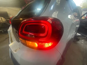 Citroen C3 Puretech Flair MK3 B618 2017 5 puertas escotilla luz trasera derecha *2280 - Imagen 1 de 11