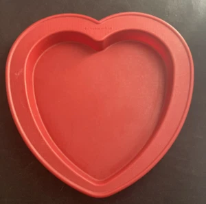 1 KitchenAid Silicone Cake Pan 9 Inch Heart Red Baking Pan Valentine - Picture 1 of 3