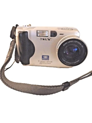 Vintage Sony Cyber Shot 2.1 Mega Pixels DSC-S50 6X Precision Digital Zoom Camera - Image 1 of 4