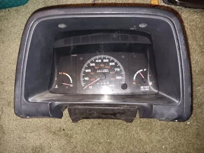 Cuadro de instrumentos Suzuki Sidekick / Geo Tracker 81.250 millas  Foto 1 de 4