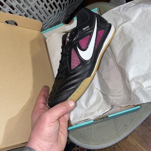 supreme x nike sb gato