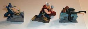 Lote de 3 figuras adorno de pastel Disney Marvel Avengers - Thor/Ojo de Halcón/Viuda Negra - Imagen 1 de 14