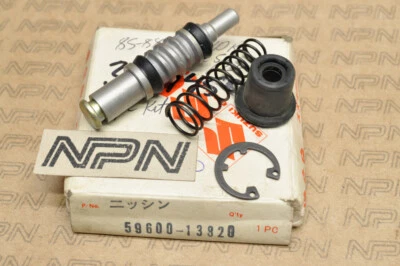 Nuevo de Lote Antiguo Suzuki DR125 DR200 SP125 SP200 Cilindro Maestro Pistón Cup Kit 59600-13820 Foto 1 de 2