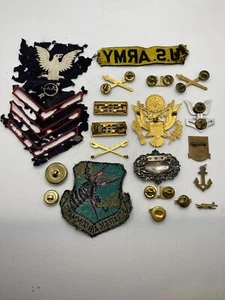 military collectibles misc. lot of uniform insignias, patches, Pins And Buttons - Picture 1 of 12