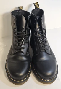 Dr. Martens Herren Größe 12 rutschfeste Stiefel mit gelben Nähten Kampfstiefel gebraucht, in einwandfreiem Zustand - Bild 1 von 5