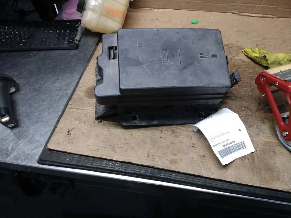 Fuse Box Engine Fits 08-09 ENVOY 583635 - Imagem 1 de 4