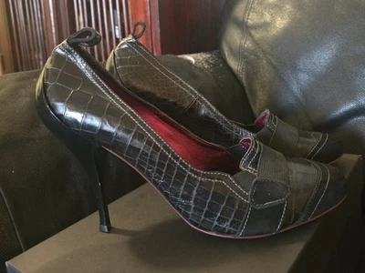 Nuevo sin caja Just Cavalli zapatos de salón de cuero negro cocodrilo en relieve con punta de gamuza... Foto 1 de 4