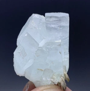 Cristal terminado aguamarina natural de 50 quilates con muestra de mica de Skardu Pakis - Imagen 1 de 12