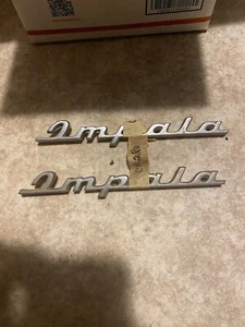 (2) 1959? 1960? Chevrolet Impala Quarter Emblem Nameplates Marker Badge set pair - Foto 1 di 8