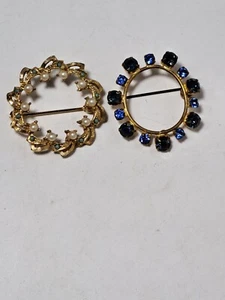 2 VINTAGE WREATH BROOCHES SIGNED DUBARRY & AUSTRIA - Picture 1 of 4