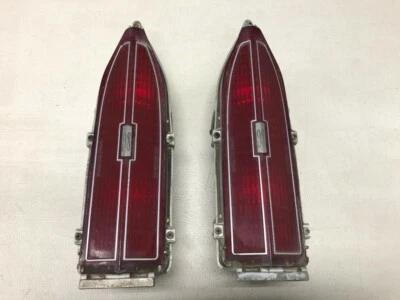 Lentes de luz trasera Oldsmobile 98 1976 Foto 1 de 4