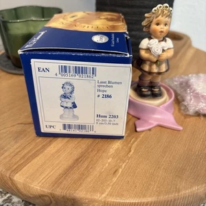 HUMMEL/GOEBEL-"HOPE"-NATIONAL BREAST CANCER FOUNDATION #2203-MINT W Extra Stand - Picture 1 of 8