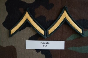 Vestido FEMENINO del Ejército de EE. UU. VERDE Privado E-2 Rayas Parche Perfecto Usado - Imagen 1 de 1
