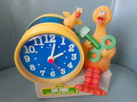 Working Sesame Street Big Bird Bradley Talking Alarm Clock w/ Green Key. WakeUup Cover
