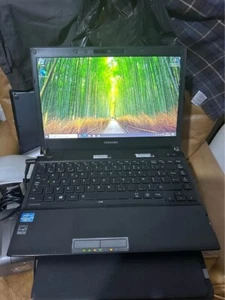 PC Toshiba Portégé R930 13,3" i3 8Go RAM 256Go SSD , Windows 10 Pro - Photo 1/3