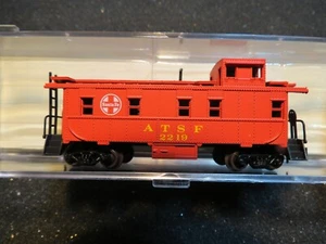 N - Atlas 3563 - Cupola Caboose, Santa Fe ATSF 2219 NIB - Picture 1 of 2