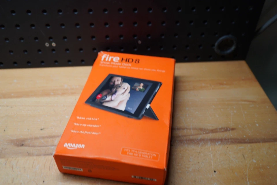 (Z) BRAND NEW Amazon Fire HD 8 Show Mode Dock for 7th Gen Fire HD 8 Tablet - Image 1 of 4