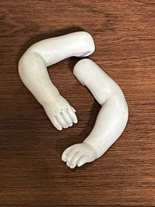 Antike Puppenarme aus Biskuit - 2,5 Zoll gebogen, Original Paar Form 15 - Bild 1 von 7