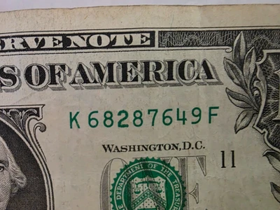 AMERICAN ONE DOLLAR BILL NOTE dirty print on serial number   K68287649F 2013 - Image 1 of 4