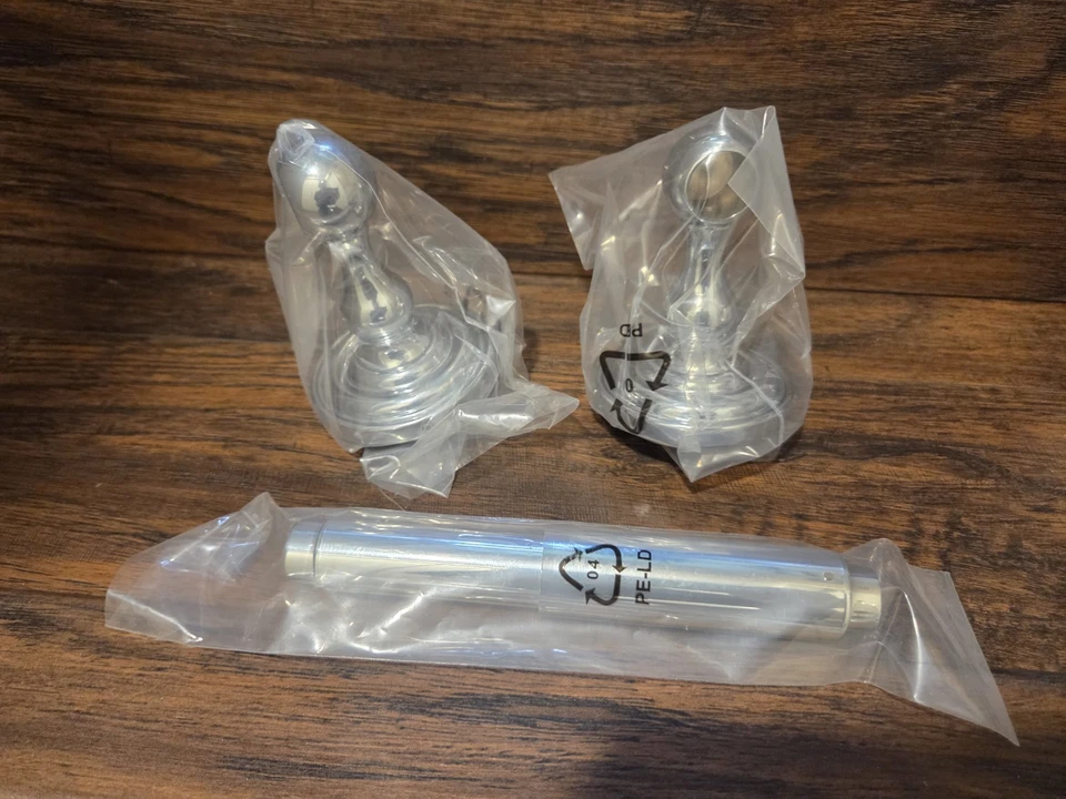 Soporte de papel higiénico Delta Greenwich pivotante doble poste acabado cromado 138279 Foto 1 de 2