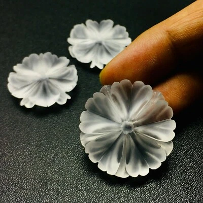 CRISTAL DE ROCA NATURAL/tallado a mano/flores/tamaño 28 mm hasta 33 mm/3 piezas/92,80 quilates Foto 1 de 4
